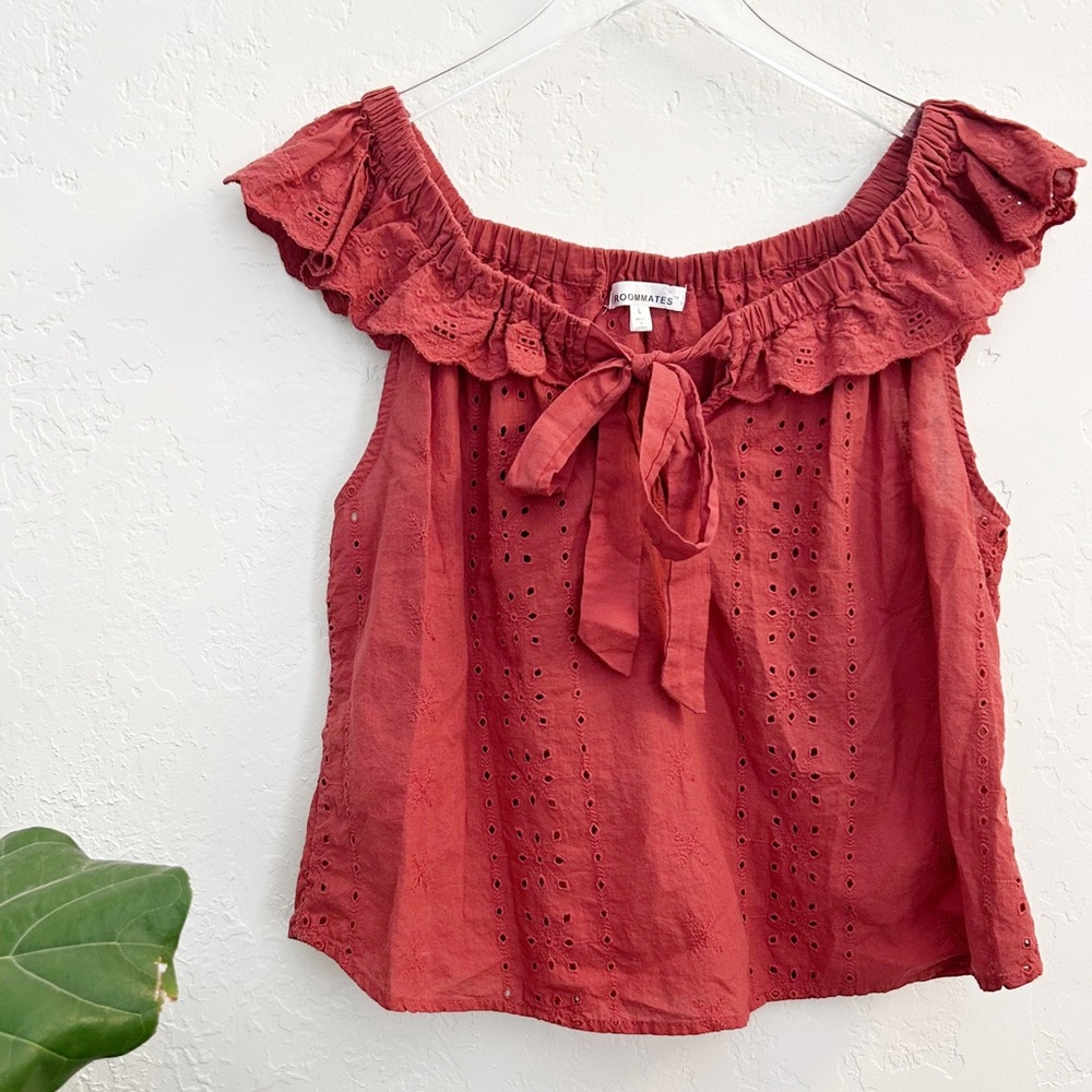 Roommates Rust Red Eyelet Swing Top in Size Large